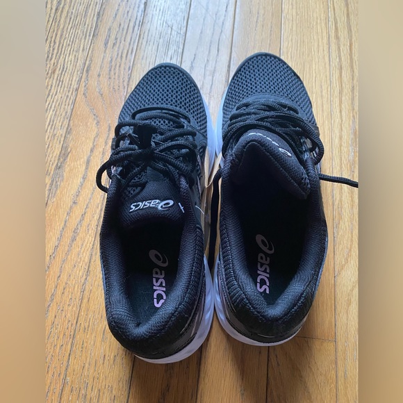 ASICS women’s shoes - Picture 3 of 3